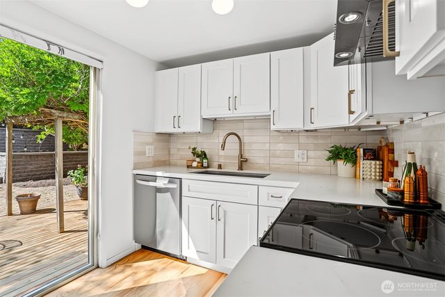 3243 22nd Avenue W, Seattle, WA 98199