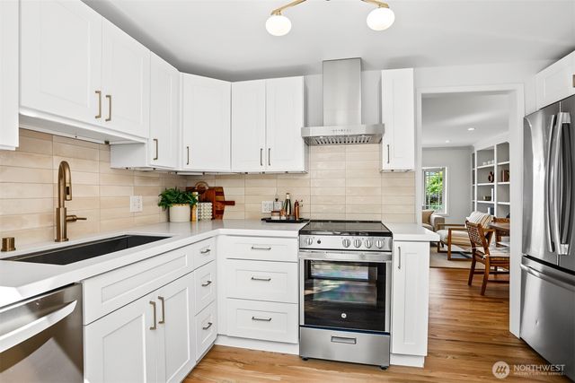 3243 22nd Avenue W, Seattle, WA 98199