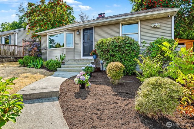 3243 22nd Avenue W, Seattle, WA 98199