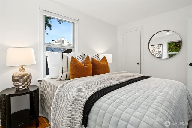 3243 22nd Avenue W, Seattle, WA 98199