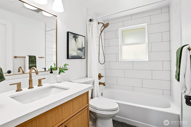 3243 22nd Avenue W, Seattle, WA 98199