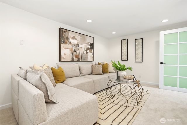 3243 22nd Avenue W, Seattle, WA 98199