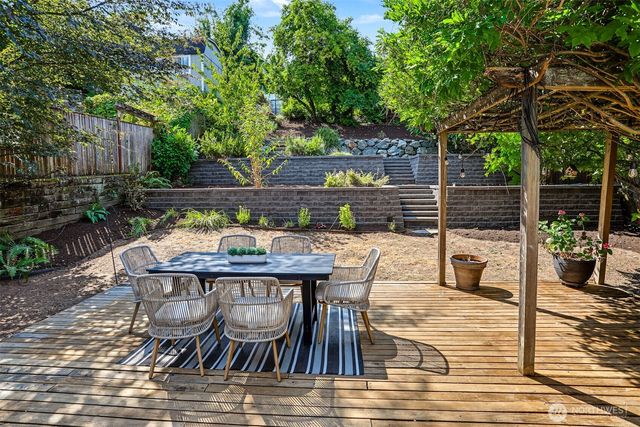 3243 22nd Avenue W, Seattle, WA 98199