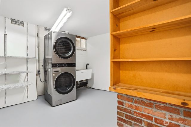 3243 22nd Avenue W, Seattle, WA 98199