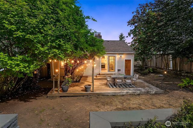 3243 22nd Avenue W, Seattle, WA 98199
