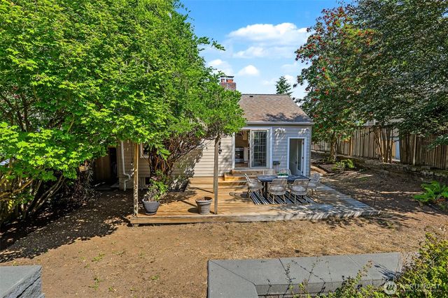 3243 22nd Avenue W, Seattle, WA 98199