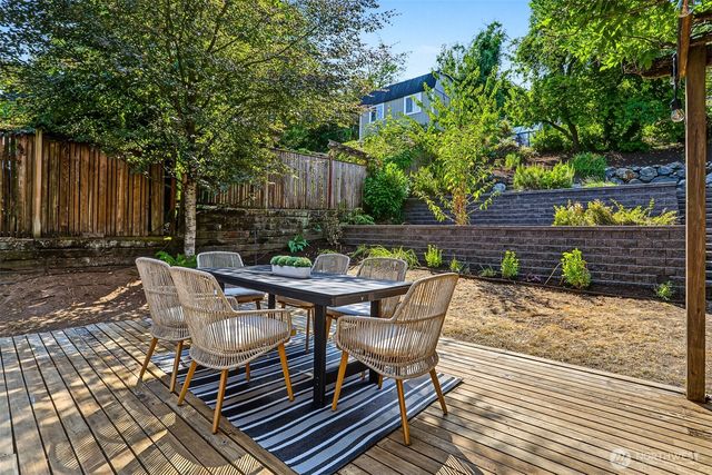3243 22nd Avenue W, Seattle, WA 98199