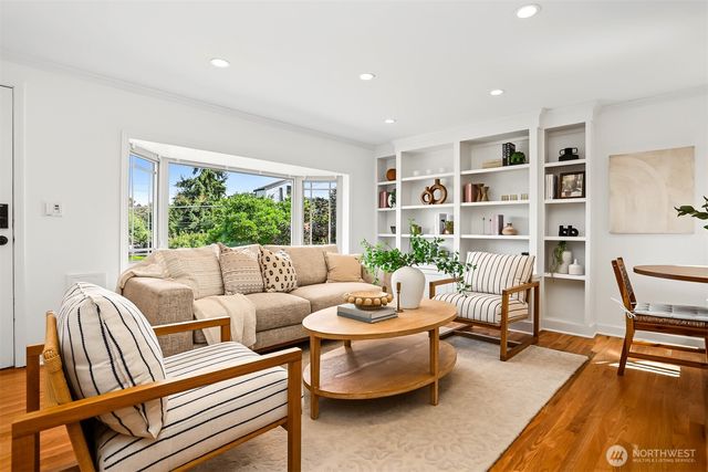3243 22nd Avenue W, Seattle, WA 98199