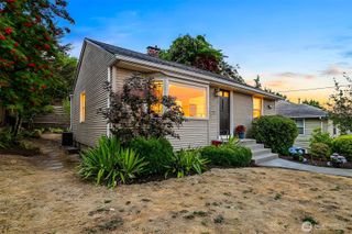 3243 22nd Avenue W, Seattle, WA 98199