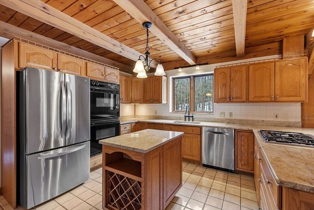 5 Blueberry Hill Ln, Westminster, MA 01473