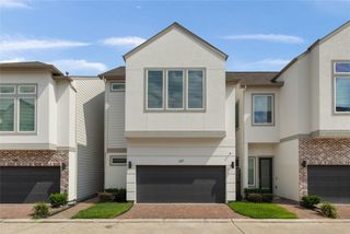 147 Knightsbridge Park Lane, Houston, TX 77018