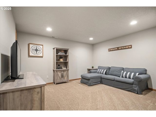 13135 Se WINSTON Rd, Damascus, OR 97089