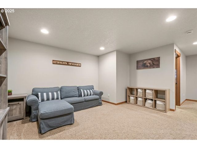 13135 Se WINSTON Rd, Damascus, OR 97089