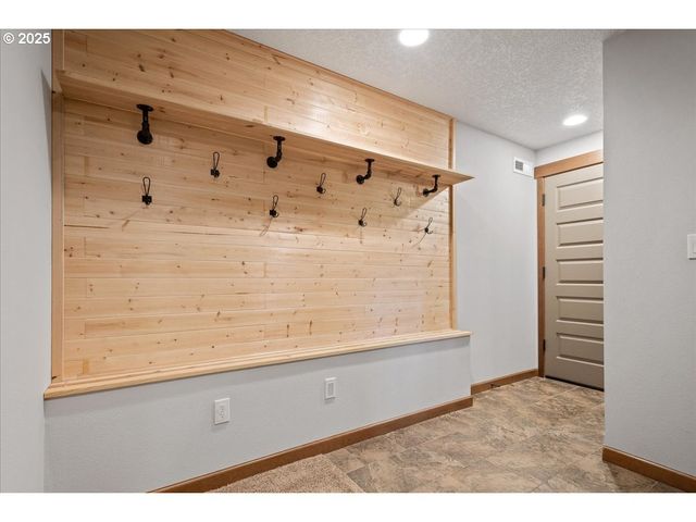 13135 Se WINSTON Rd, Damascus, OR 97089