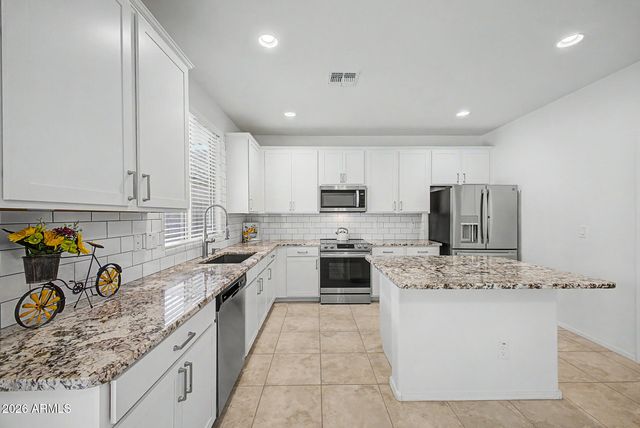 17561 W VILLA HERMOSA Lane, Surprise, AZ 85387