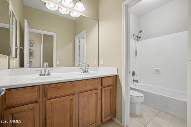 2946 E SANTA FE Lane, Gilbert, AZ 85297