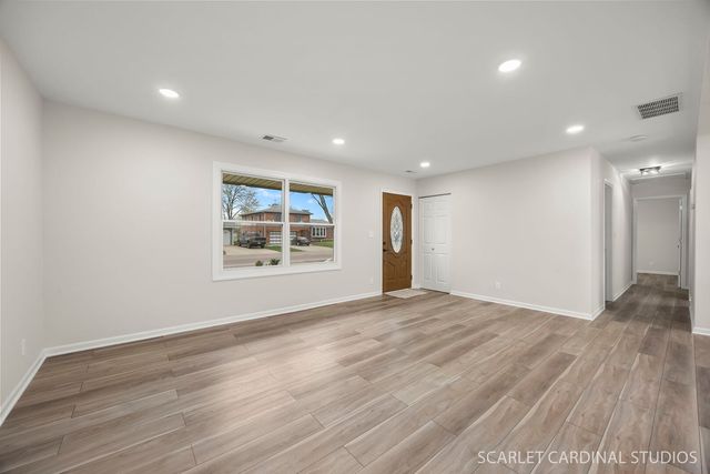 1041 N Elmwood Drive, Aurora, IL 60506