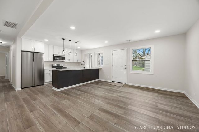 1041 N Elmwood Drive, Aurora, IL 60506