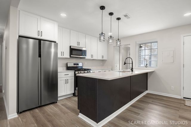 1041 N Elmwood Drive, Aurora, IL 60506