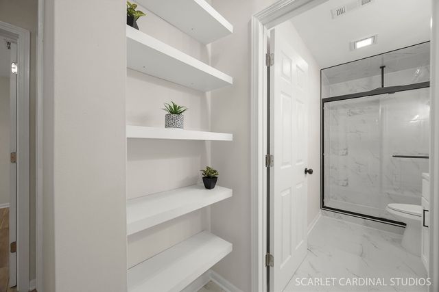 1041 N Elmwood Drive, Aurora, IL 60506