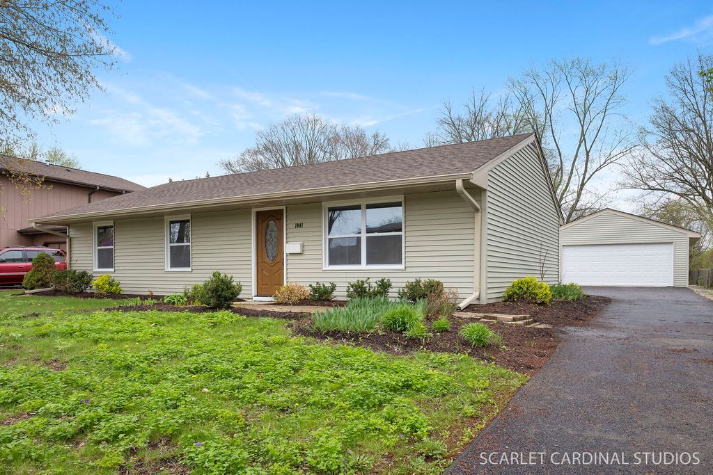 1041 N Elmwood Drive, Aurora, IL 60506