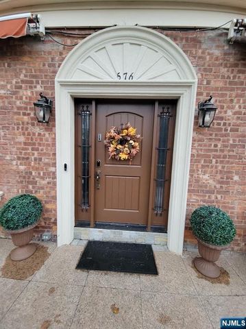 576 Ridgeland Terrace, Englewood, NJ 07631