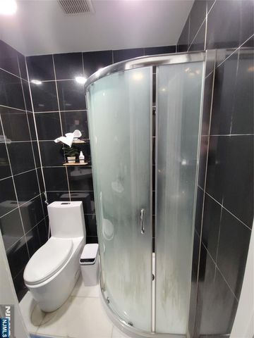 576 Ridgeland Terrace, Englewood, NJ 07631