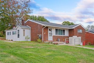 203 Burch Dr, Moon/crescent Twp, PA 15108