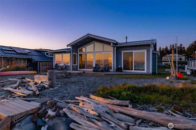 121 Keystone Avenue, Coupeville, WA 98239