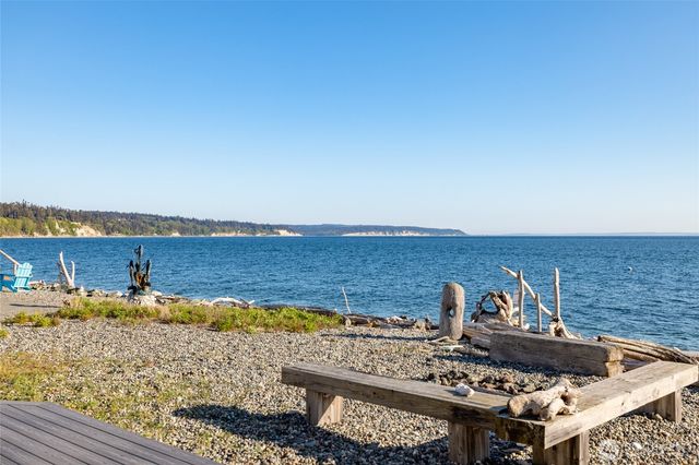 121 Keystone Avenue, Coupeville, WA 98239