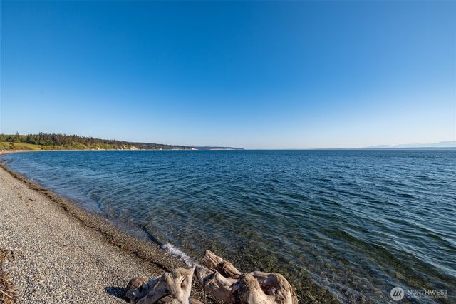 121 Keystone Avenue, Coupeville, WA 98239