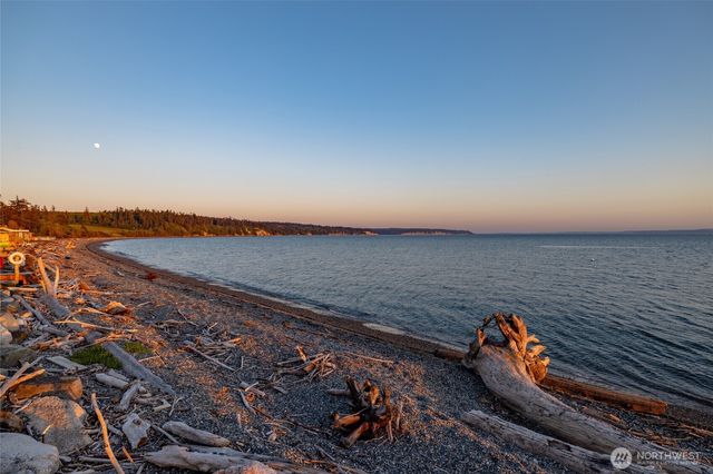 121 Keystone Avenue, Coupeville, WA 98239
