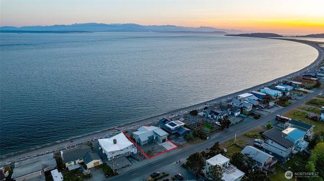 121 Keystone Avenue, Coupeville, WA 98239