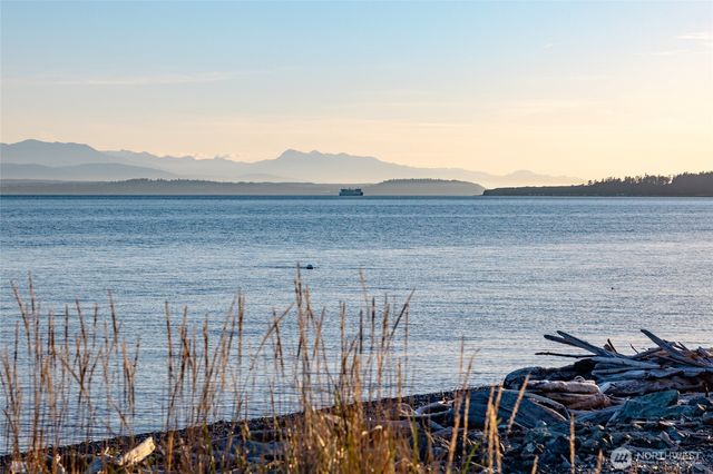 121 Keystone Avenue, Coupeville, WA 98239