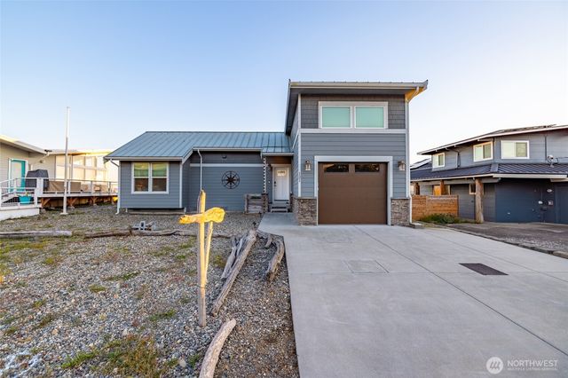 121 Keystone Avenue, Coupeville, WA 98239