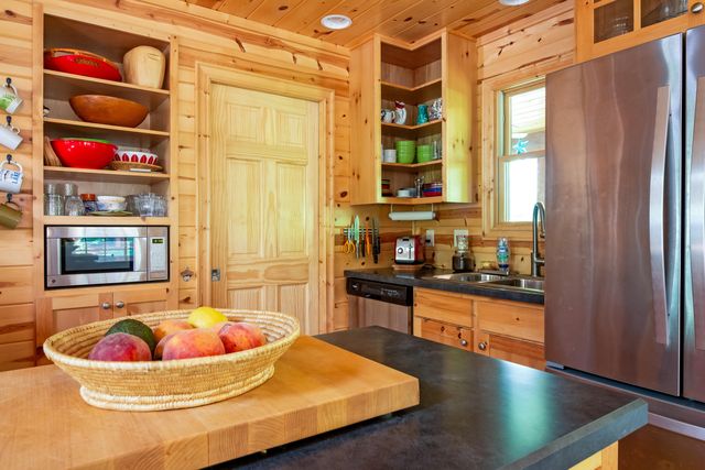 3569 Kingfisher Cove Drive, Saugatuck, MI 49453