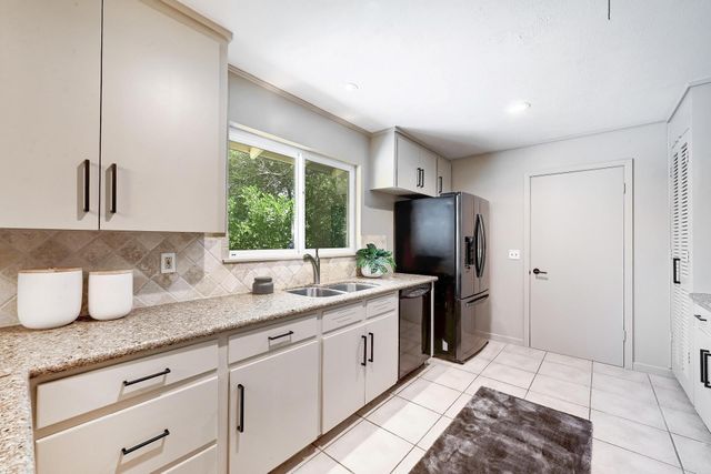 5912 Highland Hills DR, Austin, TX 78731
