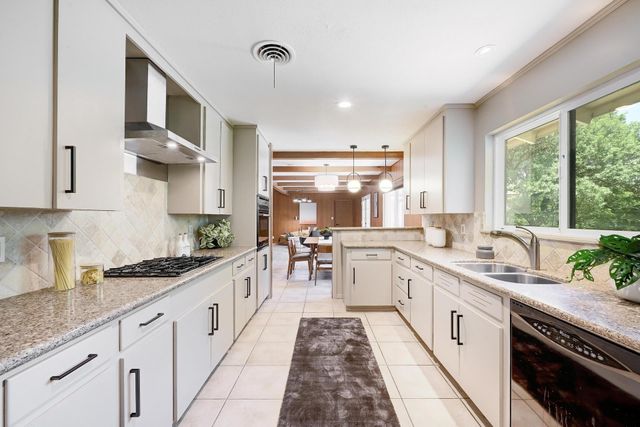 5912 Highland Hills DR, Austin, TX 78731