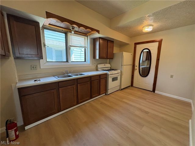 565 Brown Street, Akron, OH 44311