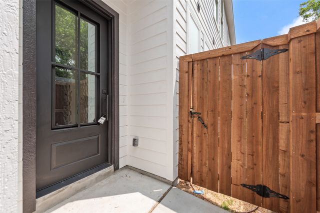 2410 Boyd Street, Dallas, TX 75224