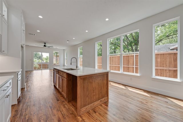 2410 Boyd Street, Dallas, TX 75224