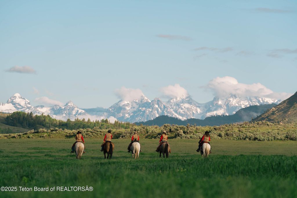 24700 E COTTONWOOD CREEK Road, Kelly, WY 83011 photo 3