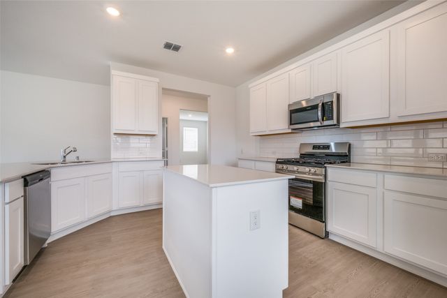 439 Ridge Drive, Justin, TX 76247