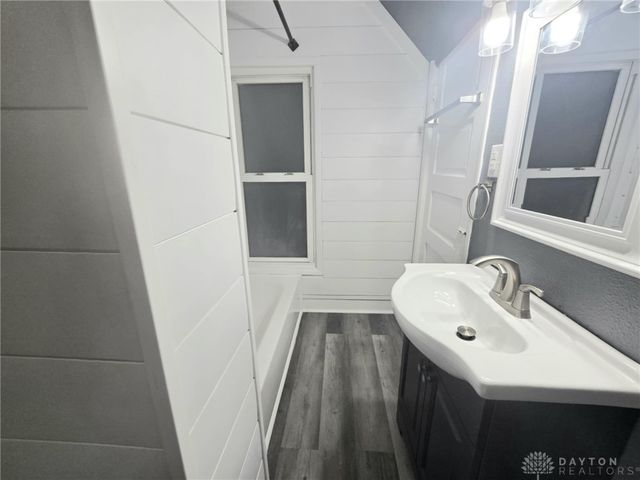 205 E Siebenthaler Avenue, Dayton, OH 45405