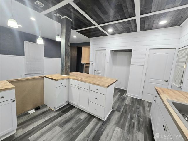 205 E Siebenthaler Avenue, Dayton, OH 45405