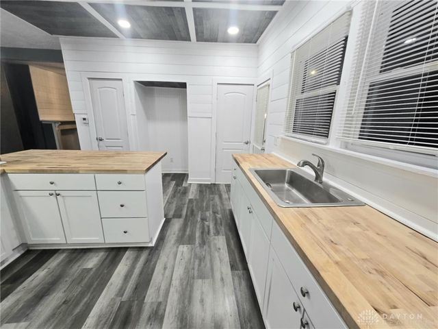 205 E Siebenthaler Avenue, Dayton, OH 45405