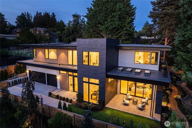 1028 89th Ave NE, Bellevue, WA 98004