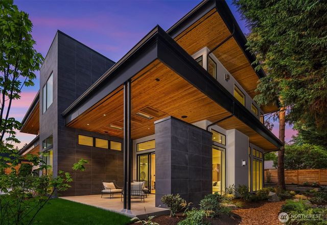 1028 89th Ave NE, Bellevue, WA 98004