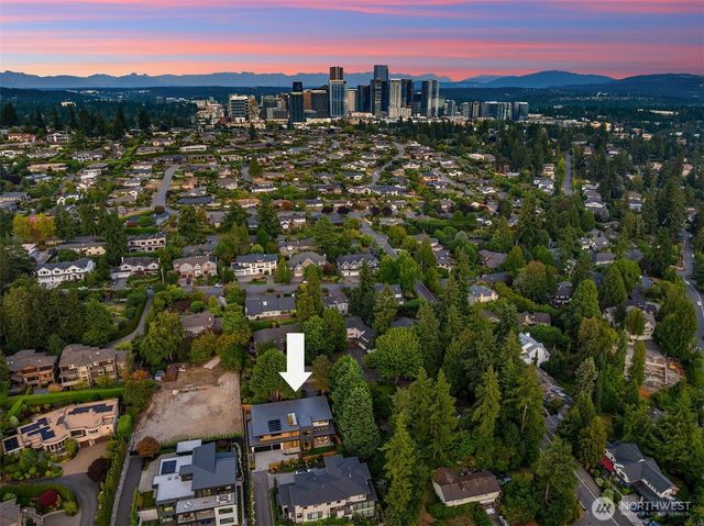 1028 89th Ave NE, Bellevue, WA 98004