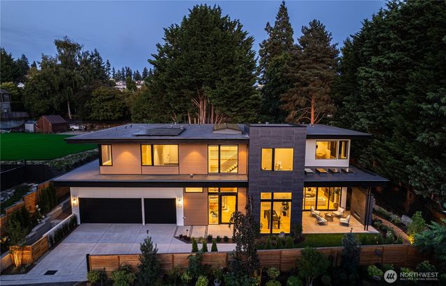 1028 89th Ave NE, Bellevue, WA 98004